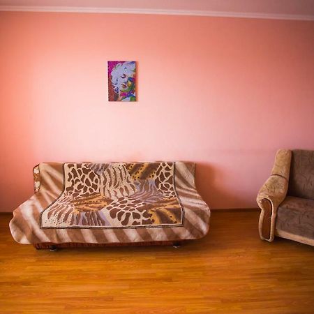 Like Home On Zaliznychna 9 Ivano-Frankivsk Exterior photo