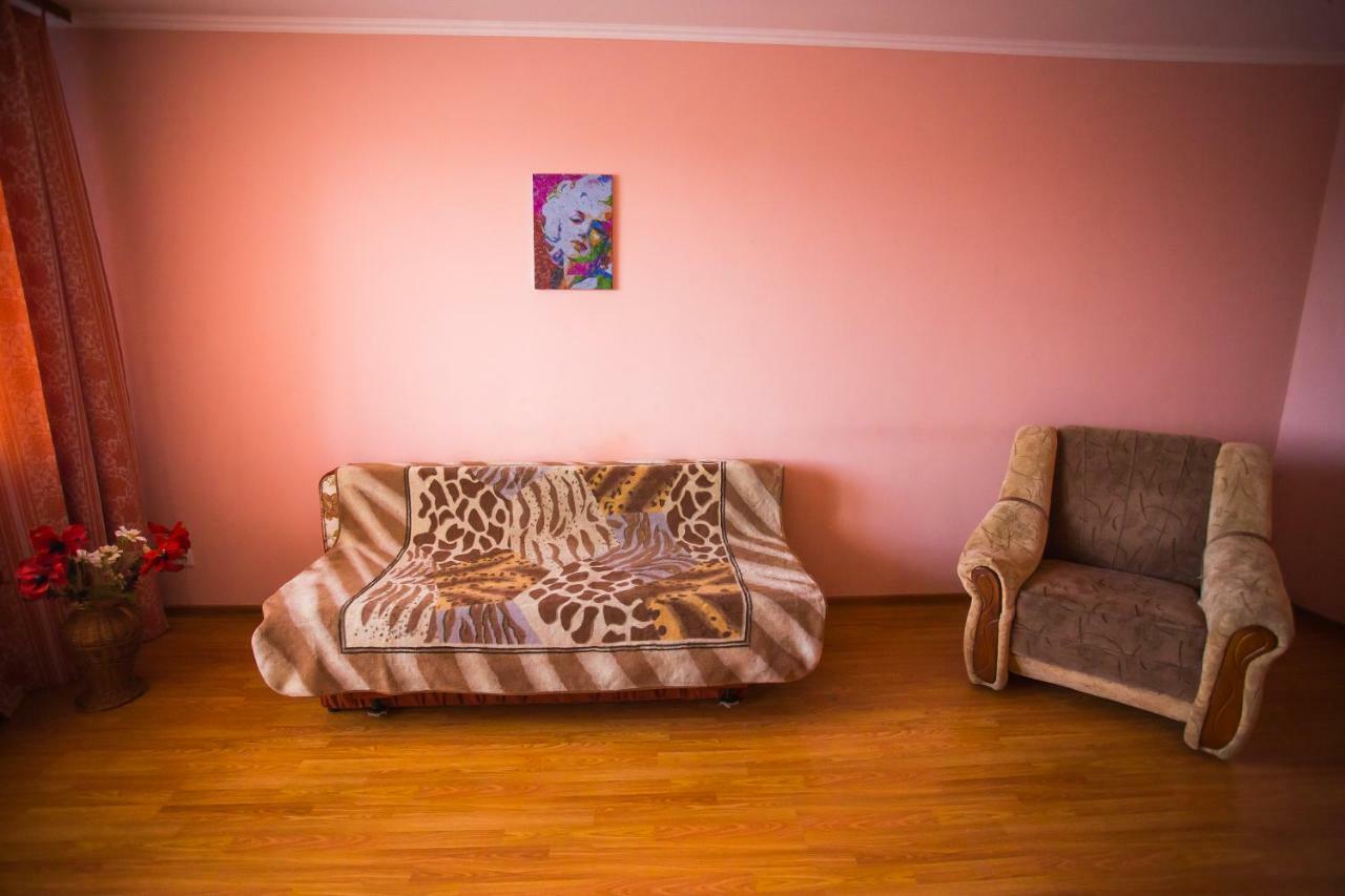 Like Home On Zaliznychna 9 Ivano-Frankivsk Exterior photo
