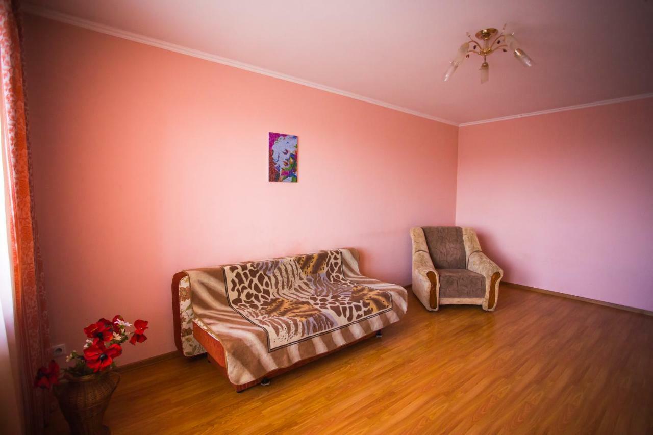 Like Home On Zaliznychna 9 Ivano-Frankivsk Exterior photo